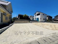 カースペースは並列2台。 スムーズに駐車でき、ご夫婦で1台ずつ所有出来ます＾＾