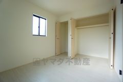 全居室に収納完備。下段を引き出し収納にするなど、空いたスペースを有効活用すれば収納力がグッと高まります。常に整理整頓されたお部屋は気持ちがいいです＾＾