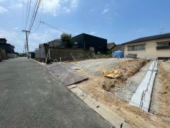 前面道路は南西側約4.6ｍ。 カースペースは並列3台分を確保＾＾ご夫婦で1台ずつとご友人や急な来客があっても安心です＾＾