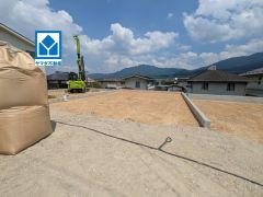コンビニ徒歩10分＾＾10年間の瑕疵保証が付いた安心の新築戸建。最新の設備で気持ちの良い新生活を送りませんか。