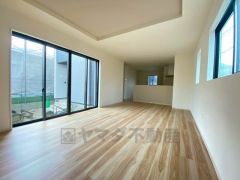 家族が集まる開放的なリビング。約19.8帖の大空間で毎日のお食事が楽しみです＾＾思い思いの時間を過ごしたり、家族みんなで食事をしたり、素敵な団らんの場になりますね。