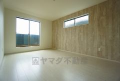 住む人のこだわりを活かす洋室＾＾日当たりがよく、寝室としての利用もおすすめ。広めのクローゼットもあり荷物もすっきり片付けれ、ゆとりのある暮らしが出来ます＾＾