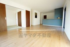 家族が集まる開放的なリビング。約20帖の大空間で毎日のお食事が楽しみです＾＾思い思いの時間を過ごしたり、家族みんなで食事をしたり、素敵な団らんの場になりますね。