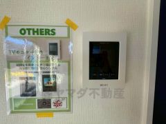 防犯性、セキュリティ対策に安心できるテレビモニター付きインターフォンです。セールスマン対策にもなり安心できます。