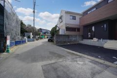 前面道路は公道北東側約6ｍ。幅広いため、車の離合や駐車がスムーズです＾＾