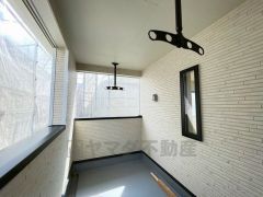 お洗濯物を干すスペースとしても十分な広さがあります。  お天気の良い日はお洗濯物がよく乾きそうな日当たり良好のバルコニー＾＾