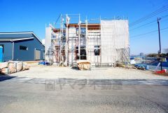 駐車スペースはゆとりある3台分を確保。マイカー用に、お客さま用に、余裕を持ってご利用いただけます。