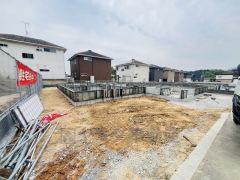 カースペース3台分＾＾ ご夫婦で1台ずつと友人や急な来客があっても困りません＾＾ 休日は大切なお車の洗車もゆっくりできますね＾＾