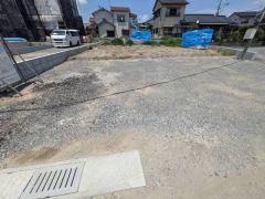 駐車スペースはゆとりある2台分を確保。マイカー用に、お客さま用に、余裕を持ってご利用いただけます^^