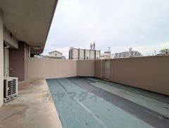 明るい日差しが差し込む専用庭付き住戸。洗濯物もよく乾く快適な環境です。