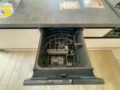 家事の時間が短縮できる食器洗浄乾燥機付。後片付けもラクラクです。 食器を洗う手間が減るので家族とのコミュニケーションの時間や自分の時間が増えますね。