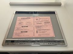 お手入れのしやすいIHクッキングヒーターです。 3口コンロなので、効率よくお料理が楽しめます。毎日のお料理も楽しくなりますね＾＾