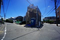 前面道路は東側約6.1～6.6ｍ。 幅広いためお車の離合もスムーズです＾＾ 西鉄天神大牟田線と西鉄太宰府線と鹿児島本線の3沿線利用可能。