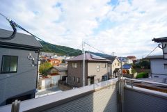 お洗濯物も気持ちよく干せそうです。 テーブルとイスを置いてカフェタイムや日光浴、星を眺めたりも良いですね^^