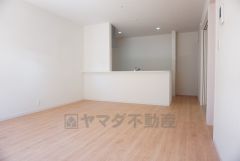 同仕様写真。家族が集まる開放的なリビング。い思いの時間を過ごしたり、家族みんなで食事をしたり、素敵な団らんの場になりますね＾＾