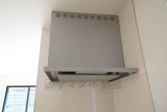 調理により発生する油煙や臭いを吸い込み、屋外へ排気してくれます。