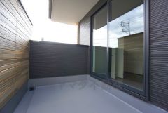日当たりの良い南面バルコニー。お洗濯物も気持ちよく干せそうです。