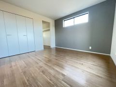 主寝室としてお使いいただけそうなこちらのお部屋は、日当たりが良く、爽やかな風を感じて起きる朝は、快適生活の始まりに。