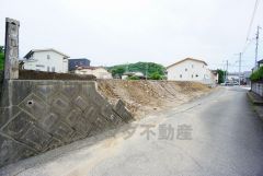 前面道路は交通量が少なく、小さなお子様がいるご家庭も安心です。