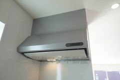 調理により発生する油煙や臭いを吸い込み、屋外へ排気してくれます。