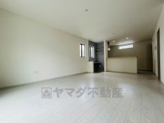 おしゃれで過ごしやすいリビングです。隣接する洋室と合わせると約23帖の大空間になります。
