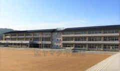 飯塚鎮西中学校
