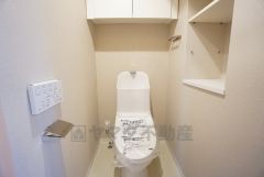 節水・静音設計でエネルギーを効率よく使用し省エネ。汚れをガードする構造でサッと一拭き、お手入れが簡単。