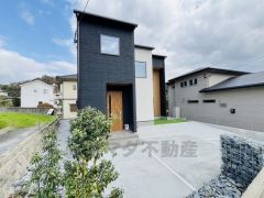 並列駐車2台分を確保＾＾ご夫婦で1台ずつ所有出来ます＾＾