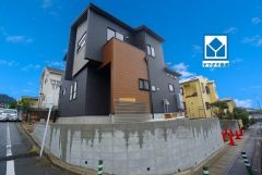 西鉄・JRの2沿線利用可能。スーパー・コンビニ・ドラックストアまで徒歩10分圏内。