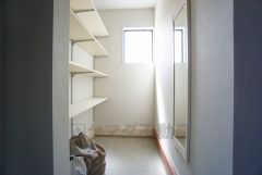 シューズインクローゼットも完備されており、玄関収納も問題ありません。