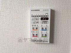 浴室暖房乾燥機には、暖房、乾燥、涼風、換気の4つの機能が付いています。タイマー付きです。