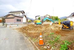 駐車スペースはゆとりある6台分を確保。マイカー用に、お客さま用に、余裕を持ってご利用いただけます。