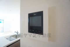防犯性もばっちり、TVモニター付きインターフォン完備。大きなモニターで玄関先を確認できます。録画機能が付いているので不在時の訪問者も確認できて安心です^^