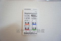 浴室暖房乾燥機には、暖房、乾燥、涼風、換気の4つの機能が付いています。タイマー付きです。