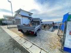 駐車スペースはゆとりある2台分を確保。マイカー用に、お客さま用に、余裕を持ってご利用いただけます。 ご夫婦で1台ずつと急な来客やご友人が来ても安心して駐車できます＾＾