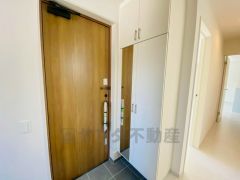たっぷり収納できるシューズボックスです。家族全員の靴がきれいに整頓できます。