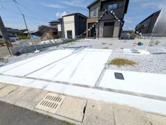 駐車スペースはゆとりある6台分を確保。マイカー用に、お客さま用に、余裕を持ってご利用いただけます。