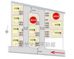 10号棟。カースペースは停めやすい並列駐車3台。