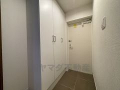 たっぷり収納できるシューズボックスです。家族全員の靴がきれいに整頓できます。