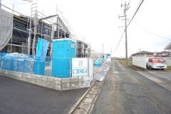 前面道路は交通量が少なく小さなお子様がいるご家庭も安心です＾＾