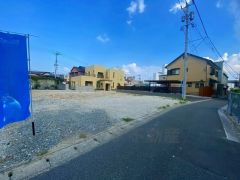 前面道路は交通量が少なく、小さなお子様がいるご家庭も安心です＾＾