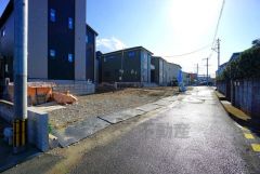 前面道路は交通量が少なく、小さなお子様がいるご家庭も安心です。