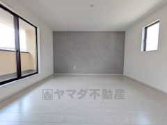 住む人のこだわりを活かす洋室＾＾日当たりがよく、寝室としての利用もおすすめ。広めのクローゼットもあり荷物もすっきり片付けれ、ゆとりのある暮らしが出来ます＾＾