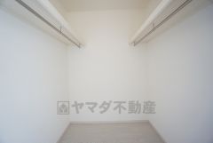 収納力豊富なウォークインクローゼット。 洋服や小物などを1箇所にまとめて美しい収納を実現します＾＾