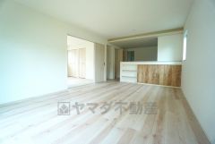 家族が集まる開放的なリビング。17帖以上の大空間で毎日のお食事が楽しみです＾＾思い思いの時間を過ごしたり、家族みんなで食事をしたり、素敵な団らんの場になりますね。