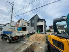 前面道路は東側約4.6ｍ。 交通量が少ないため小さなお子様がいるご家庭も安心です＾＾ 2沿線利用。駐車3台スーパまで徒歩10分＾＾ドラックストア徒歩8分。西鉄・JRの2沿線利用可能。西鉄バス旭ヶ丘停＾