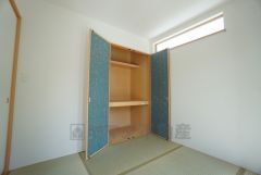 リビングからの続き間として畳コーナーをご用意しました。