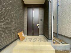 タッチキー採用の玄関。お買い物帰りで、両手がふさがってきても簡単に中に入れます＾＾