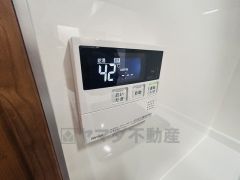 キッチン横からお湯張り、追い炊き、足し湯がボタン一つで楽々操作できる給湯機リモコンです＾＾