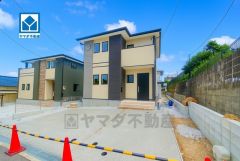 門松駅まで自転車で約9分。1.4ｋｍスーパーコンビニまで徒歩4分。敷地面積広々54坪。